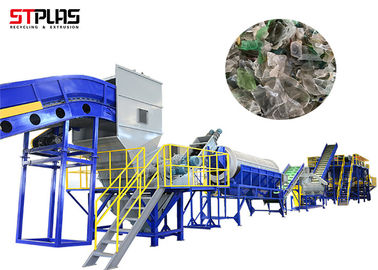 Lavaggio delle bottiglie di plastica residuo che ricicla plastica a macchina che schiaccia e che lava linea